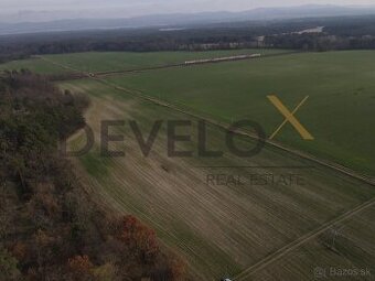 Na predaj rozľahlé stavebné pozemky v obci Láb