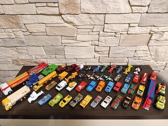 Autíčka staré modely angličáky 80. léta.