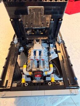 LEGO Technic 42111 - Dodge Challenger - 1