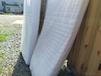 Posteľ s čelom s matracom rozmerov 140 200 cm predám.