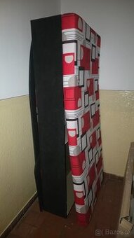 Postel s uložným priestorom