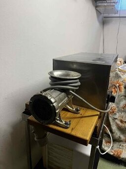 Elektrický mäsový mlynec na 380V