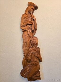 Drevená socha pastier a dievča