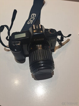 Analogový fotoaparat Canon EoS 1000 na film