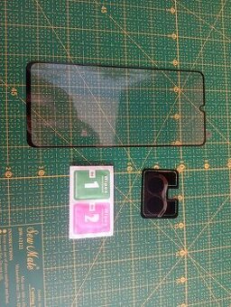 Predam kryty a sklicka na POCO C65