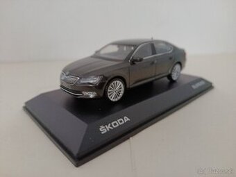 Škoda Superb III, 1:43