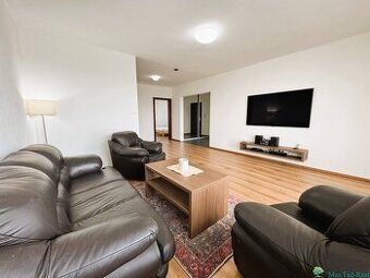 Prenájom Krásny 3-izbový byt, Komenského, 4 poschodie, 650€