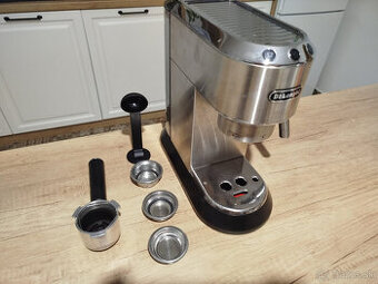 Kavovar DeLonghi EC685.M