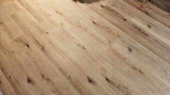 NEROZBALENÁ 62,5 m2 prémiová korkovo-laminátová podlaha