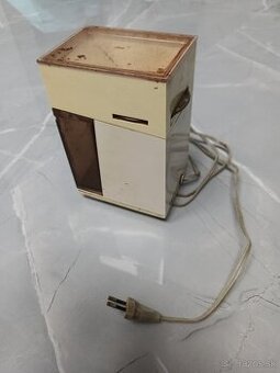 Predam retro mlyncek na kavu