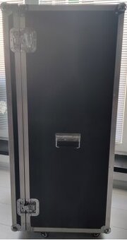 cierny prepravny kufor - case - box - rack
