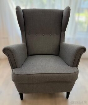 Usiak + podnozka Ikea Strandmon Nordvalla tmavosiva