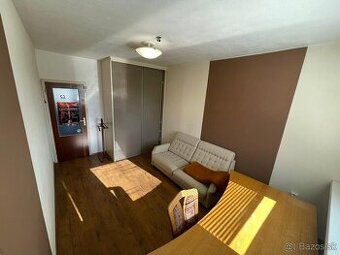 Prenájom veľký 4 izb. Byt, ul. Nedbalova Nitra balkón
