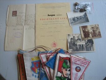 konvolut vecí mince vojnové fotky vlajočky dokumenty