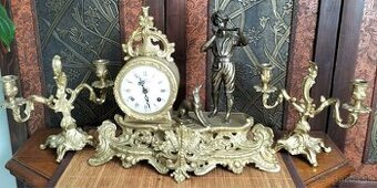 Starožitné krbové hodiny so svietnikmi
