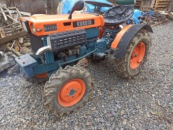 KÚPIM poškodený japonský malotraktor