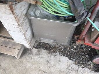 nerezová nádoba na hocičo