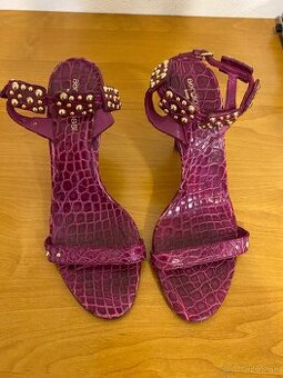 Predám dámske letné kožené sandále.