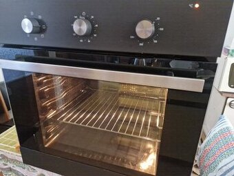 Teplovzdušná vstavaná rúra s funkciou grilu, čierna