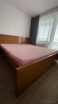 Manželská postel z masívu