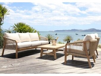 Drevený záhradný nábytok