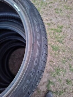 Letne pneu Pirelli 235/40/19