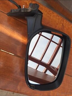 Predám pravé spätné zrkadlo Toyota auris 2010-2012