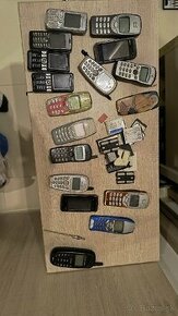 Predám zbierku starých mobilných telefónov.