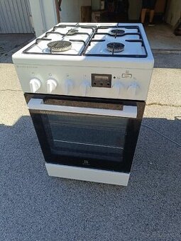 Kombinovaný sporák Electrolux LKK560203W biely