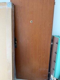 Predám vchodové dvere do bytu 82 cm