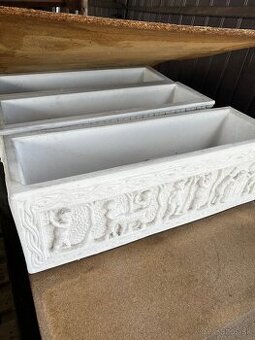 Betónové kvetináče