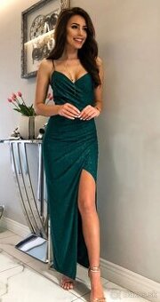 Dlhé trblietavé smaragdovo zelené šaty