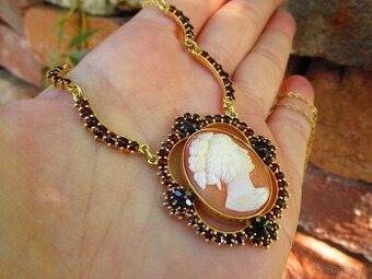 Pozlátený strieborný náhrdelník Český granát, Ag 800