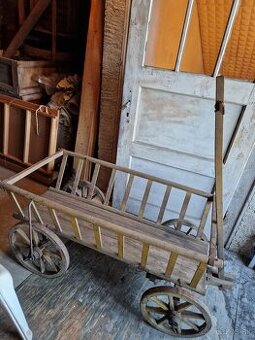 Starozitny dreveny vozik, rebrinak