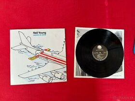 LP / Neil Young – Landing On Water (1986)