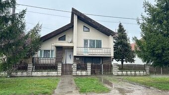 Priestranný 5-izbový rodinný dom v Seliciach s výhľadom na j