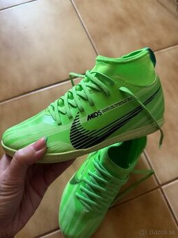 Halovky Nike