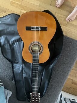 Gitara Valencia