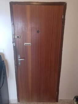 kúpim vchodové dvere-na 2 závesné body(pánty-pravé