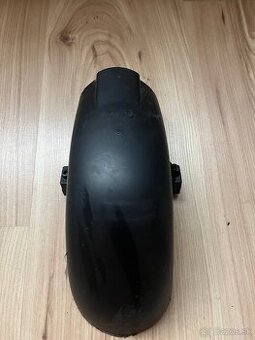 Predný blatník na elektrokolobežku