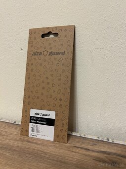 AlzaGuard 2.5D FullCover Glass Protector – iPhone 16