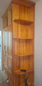 Skrine a ostatný nábytok z dreva do chodby