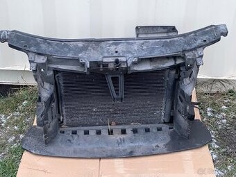 Škoda SuperB 2 Combi 2014 facelift chladičová stena