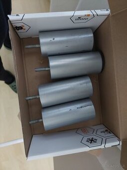 Striebornè kovovè noźiçky pod nàbytok, sedaçku