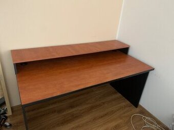 Veľký kancelársky stôl