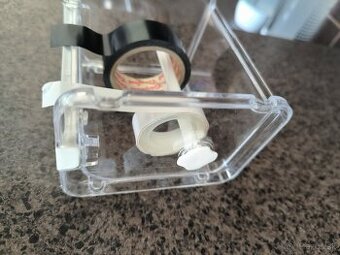 Držiak a rezačka na lepiace pásky