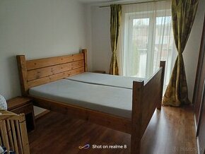Originálna manželská posteľ z masívu