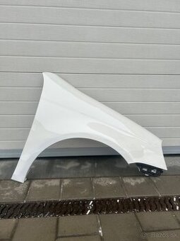 Predny pravy blatnik VW Golf 5 variant biela LR9A