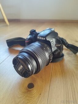Zachovalý Nikon D3200 - bez autofokusu