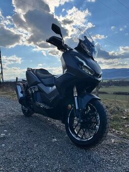 predam skuter honda adv 350